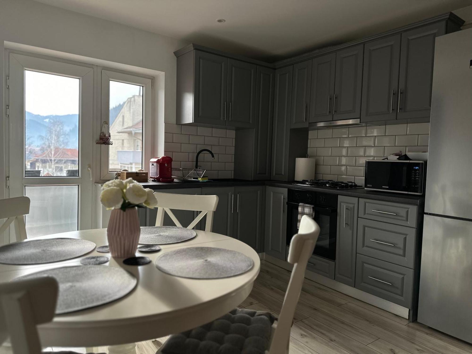 Bucovina View Apartment Campulung Moldovenesc Bagian luar foto